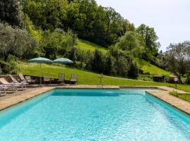 Podere San Bartolo- Fienile, hotel in Barberino di Val dʼElsa