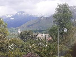 Quiet non smoking house, séjour chez l'habitant à Annecy