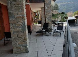 Residence Solare con piscina Appartamento 4, hotel a Sueglio