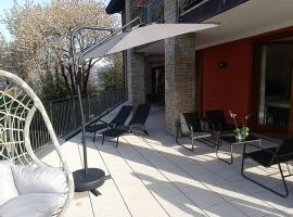 Resicence Solare con piscina Appartamento 2, готель у місті Sueglio