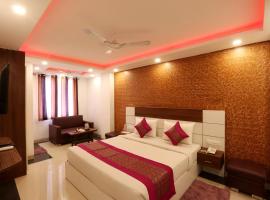 Hotel Sky Wood At Airport, hotel with jacuzzis in New Delhi