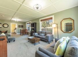 Comfy Quiet House by Downtown, cottage in Coeur d'Alene