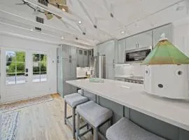 Private Cottage on Annie