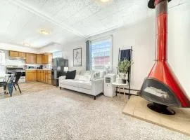 Flat on 4th Close by Downtown