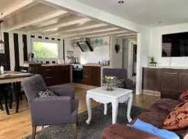 Charmantes Ferienhaus in Wervershoof mit Terrasse und Grill