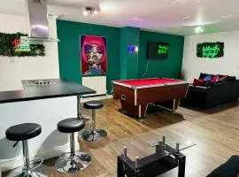 Liverpool City Centre - Spacious Duplex - 6 Bedrooms - Sleeps 14 People