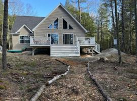 Private Lakefront A-Frame Near Acadia & Bar Harbor, vacation home in Otis