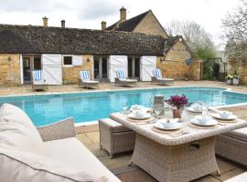 Foxholme Manor, hotel with pools in Broadway
