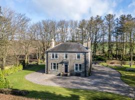 The Farmhouse - Countryside Escape with Hot Tub, hotel a Broughty Ferry