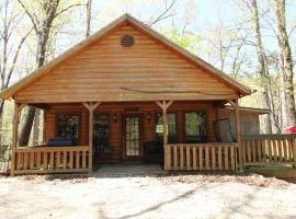 Hyde Hollow Cabin, hotell i Eureka Springs