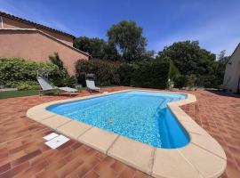 Charmant cocon avec piscine, hotel a Vidauban