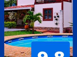 Finca en Guatapé a solo minutos de la piedra, con Jacuzzi & piscina, недорогой отель в городе Эль-Пеньоль