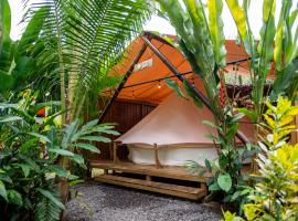 Seren Glamping, hotel i Uvita