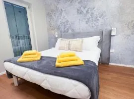 Seafront Modern Farmont Venice Suite