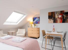 Cosy Loft Retreat, King Bed, En-suite, Kitchenette, Homestay, habitación en casa particular en Brighton & Hove