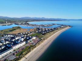 Beach Front Apartment, hotel u gradu 'Pwllheli'