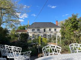 Chambre de charme dans un jardin de 1500m2, hotel en Nueil-sur-Layon