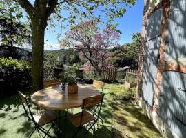 Maison de charme avec jardin - Proche Lyon -, hotel u gradu 'Vienne'