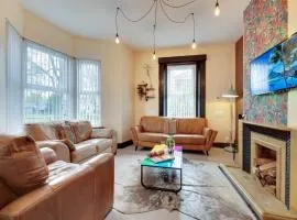 Newcastle CITY Apartments,4 BEDROOM HOUSE WITH KITCHEN,FREE STREET PARKING,ALL ROOMS WITH TVs,7 BEDS,NETFLIX