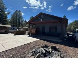 Cozy Cabin in the Pines! Close to the Polar Express, Grand Canyon & Bearizona