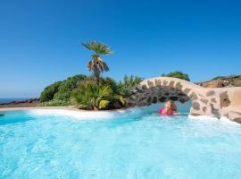 Dammuso Tramonto piscina privata, vie&scaron;butis su baseinais mieste Pantelerija