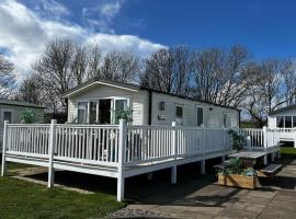Sandy Bay Caravan Getaway, hotel a Newbiggin-by-the-Sea