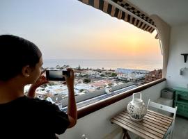 Flamingo Luxury Views by Deihu Experiences, hotel em Palm-mar
