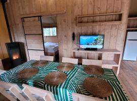 Heated & brand new Forestlodge, luxury tent in Renesse