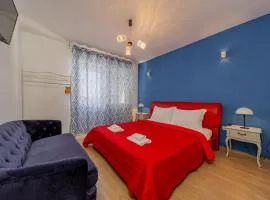 Villa Croatia Trogir, Center, 4 rooms, parking, jacuzzi, free beach and pool 15 min