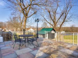 Cumberland Cottage - 2 Blocks to Downtown Dover!, vacation home in Dover
