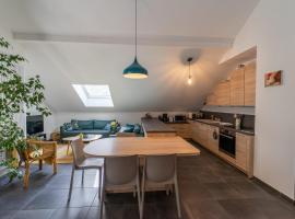 La Champanaise - 2 bedroom apartment 300m from Lake Annecy, hotel em Duingt