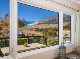 Ocean & Mountain View Home - Walk to Trails Beach Family Activities, cottage in Montara