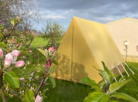 The Garden Tent, hótel með bílastæði í Whitchurch