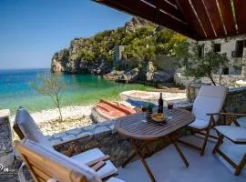 Sikies - Unique Beachfront Stone House At Alipa-Mani