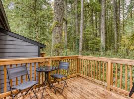Mt Air Unit 7 · Apt 7 at the base of Mt Hood w/private deck, Ferienhaus in Mount Hood Village