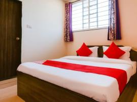 OYO Hotel Blue Inn: Vagholi şehrinde bir otel