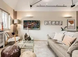 Stay in City area in the towers elite flat wt views of the Cathedral