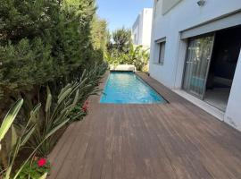 Villa de Luxe piscine privée: Kazablanka'da bir otel