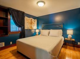 Charming 1bd Suite in Capitol Hill - Foxglove Inn, hotel v destinaci Seattle