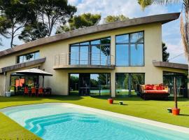 발로리스에 위치한 빌라 06AL - Architect-designed villa with pool and sea view
