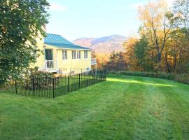 6 Minute Walk to MT Top Inn 4 BR Pets OK & Grill, hotel in Chittenden