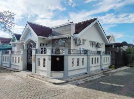 SAMAWA FAMILY House, cabaña o casa de campo en Banyuwangi