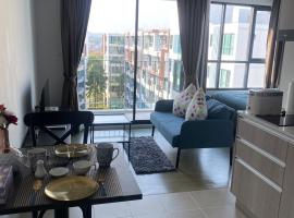 Centrio Condominiums Top Floor with Pool and Garden view, Hotel in Ban Na Kha