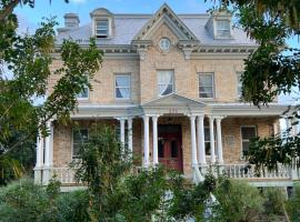 La Demeure du Capitaine, bed and breakfast en Neuville