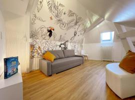 Gîte tout confort pour 6-8 pers, cœur de village, parking privé, jardin clos, proche ZooParc de Beauval - FR-1-491-344, hotel in Noyers-sur-Cher