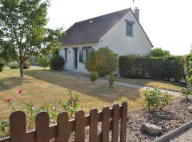 Maison spacieuse avec jardin, terrasse, et équipements de loisirs à Pouillé - FR-1-491-346, hotel v destinaci Pouillé