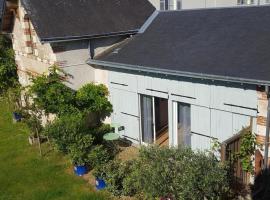 Charmant Studio au Cœur de Pontlevoy avec Jardin, Parking et Ateliers Pâtisserie - FR-1-491-363, hotel v destinaci Pontlevoy