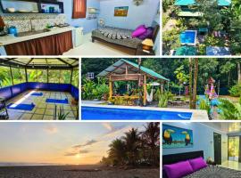 Cabina Azul in Bejuco Beach with queen bed but no air conditioning, hostel em Bejuco