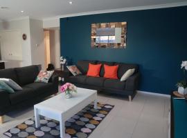 Designer Decor Home with 8Beds at Williams Landing, Hotel in Laverton