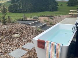 Soul Shack, with outdoor bath, hotel en Raglan